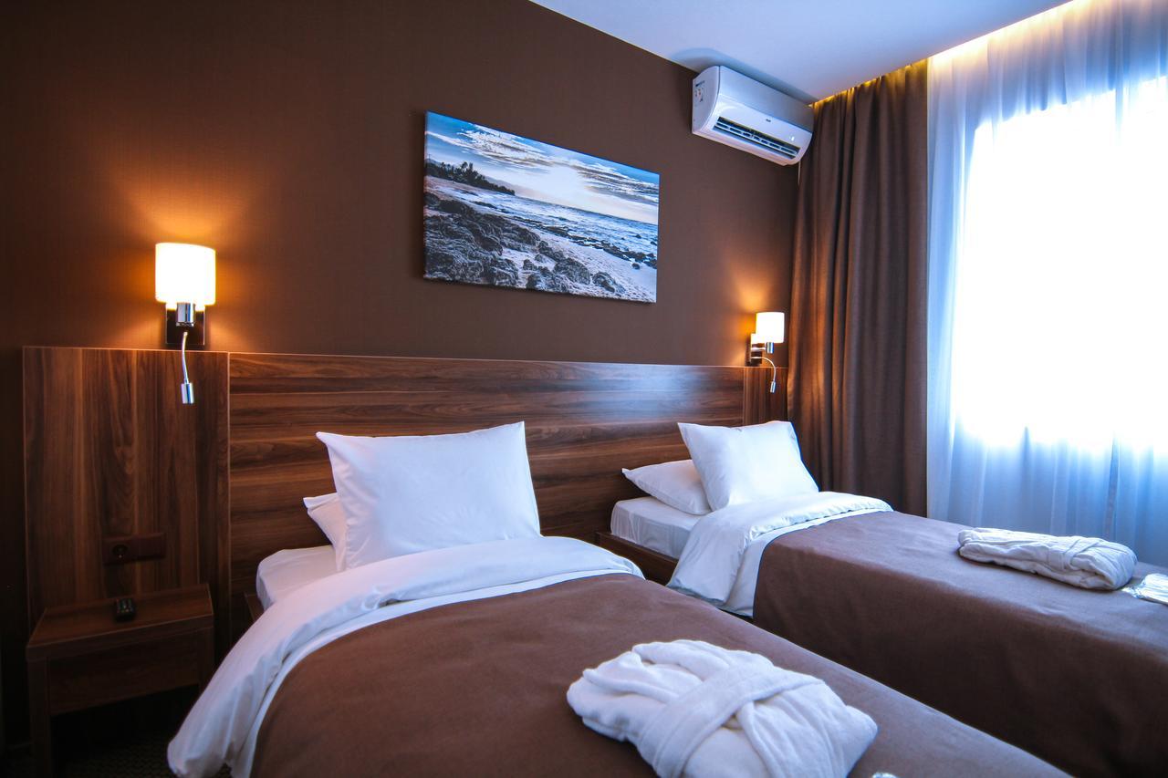 Sky Inn バトゥーミ エクステリア 写真