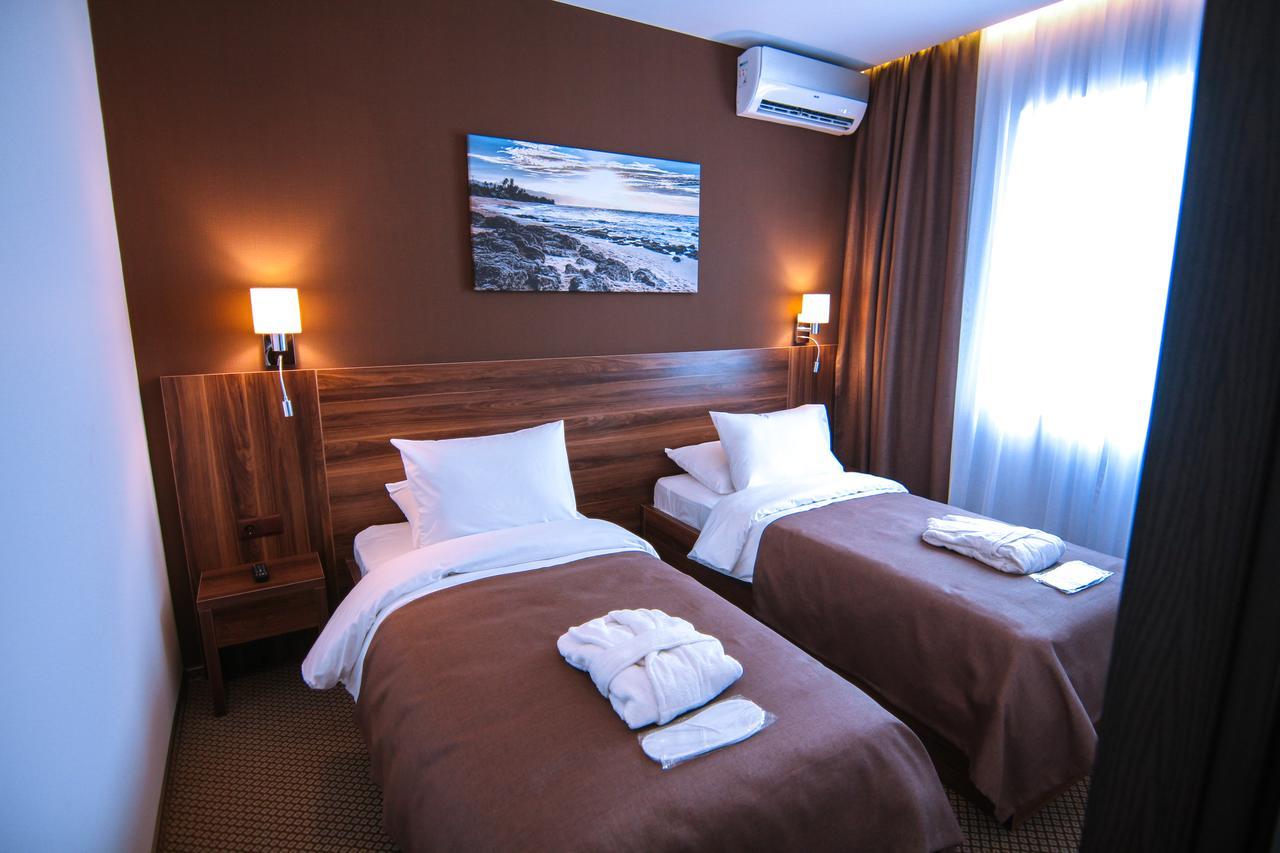 Sky Inn バトゥーミ エクステリア 写真