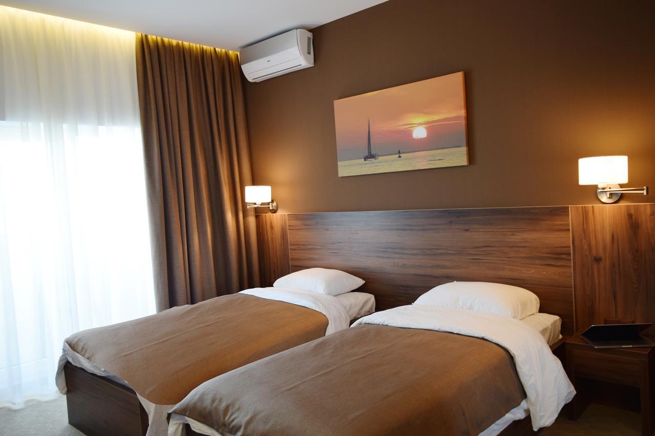 Sky Inn バトゥーミ エクステリア 写真