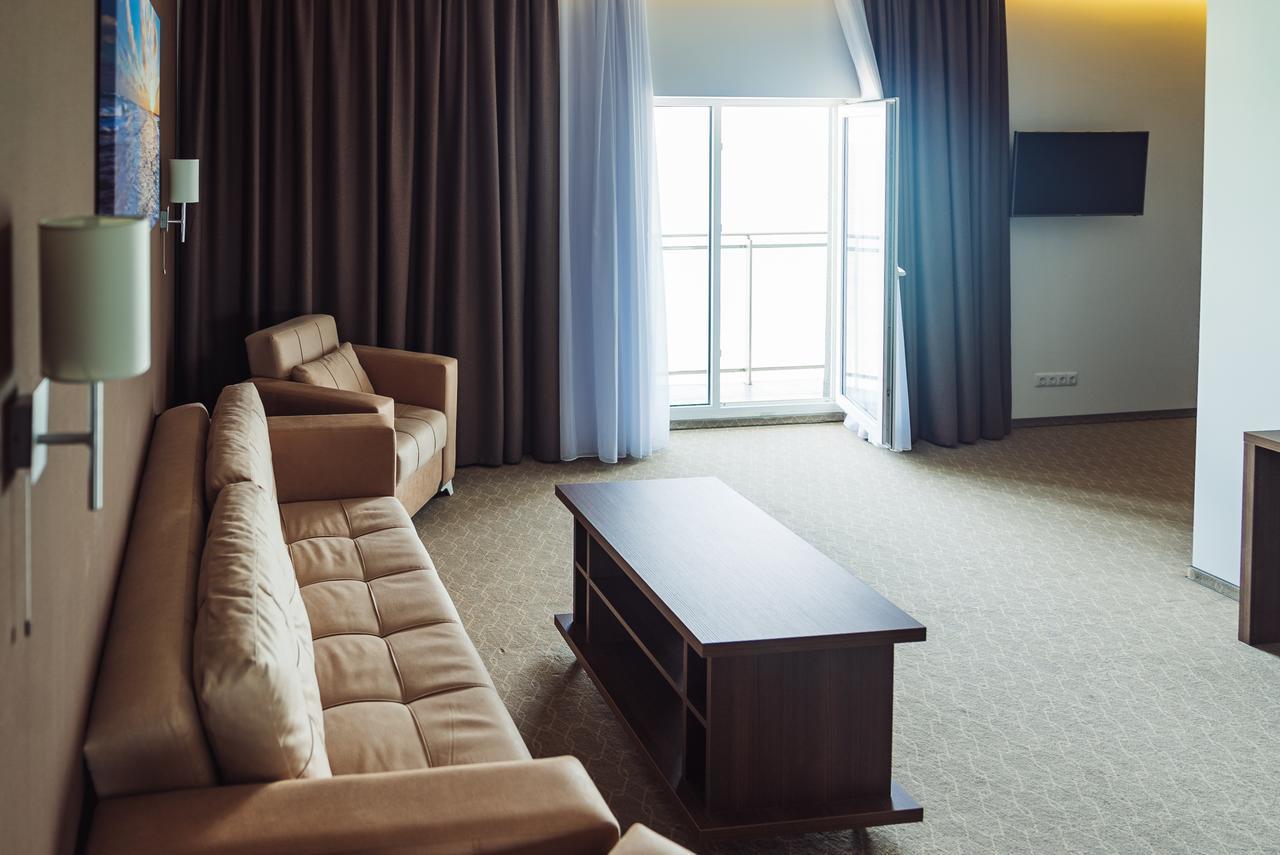 Sky Inn バトゥーミ エクステリア 写真