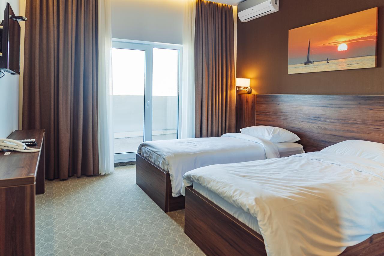 Sky Inn バトゥーミ エクステリア 写真