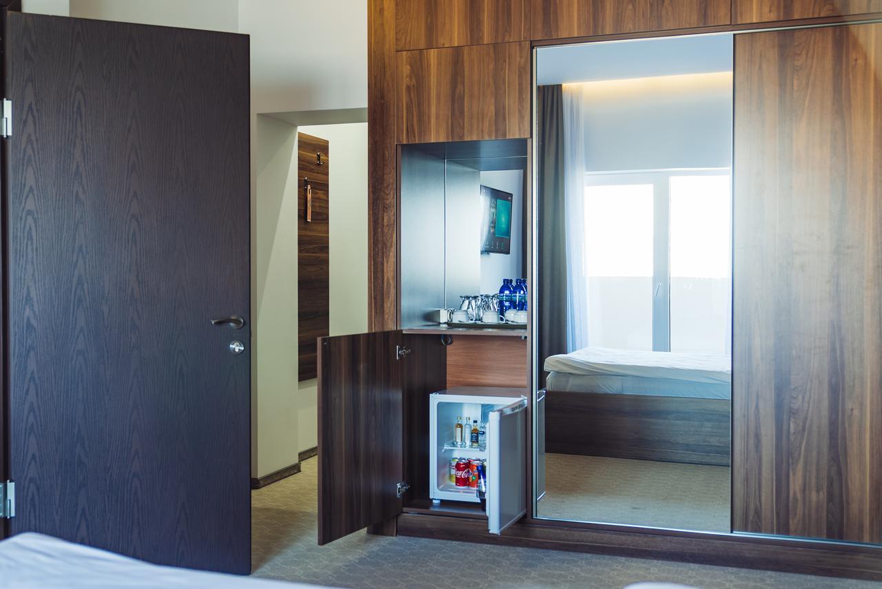 Sky Inn バトゥーミ エクステリア 写真