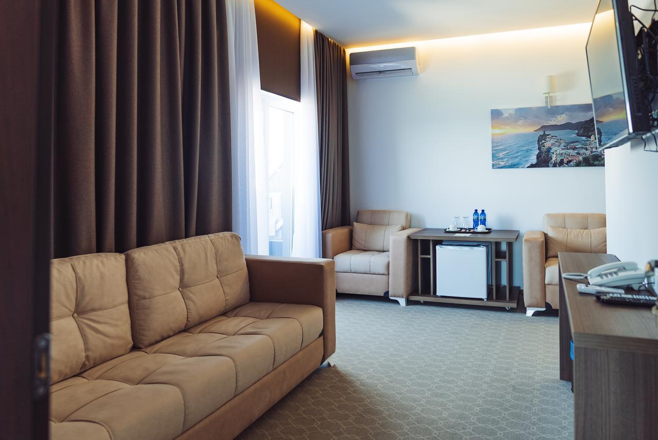 Sky Inn バトゥーミ エクステリア 写真