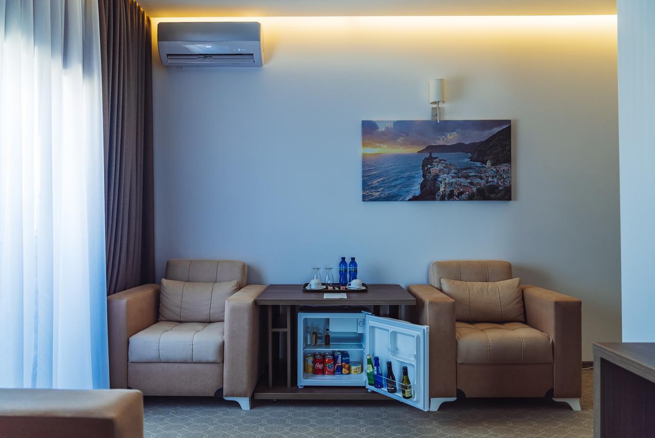 Sky Inn バトゥーミ エクステリア 写真