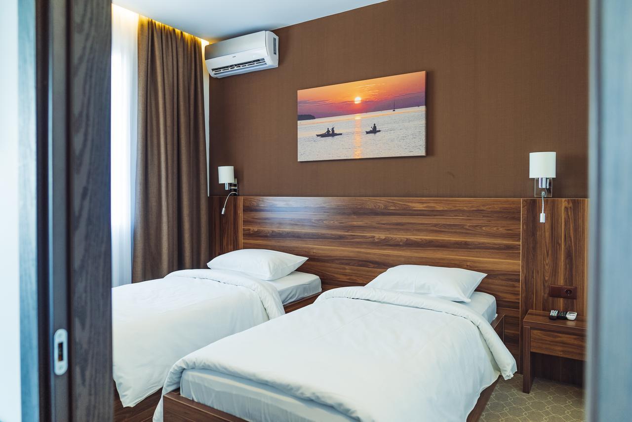 Sky Inn バトゥーミ エクステリア 写真
