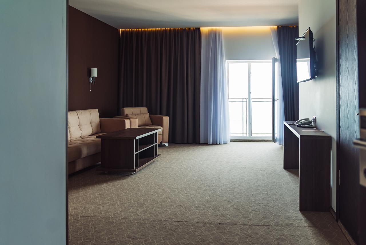 Sky Inn バトゥーミ エクステリア 写真